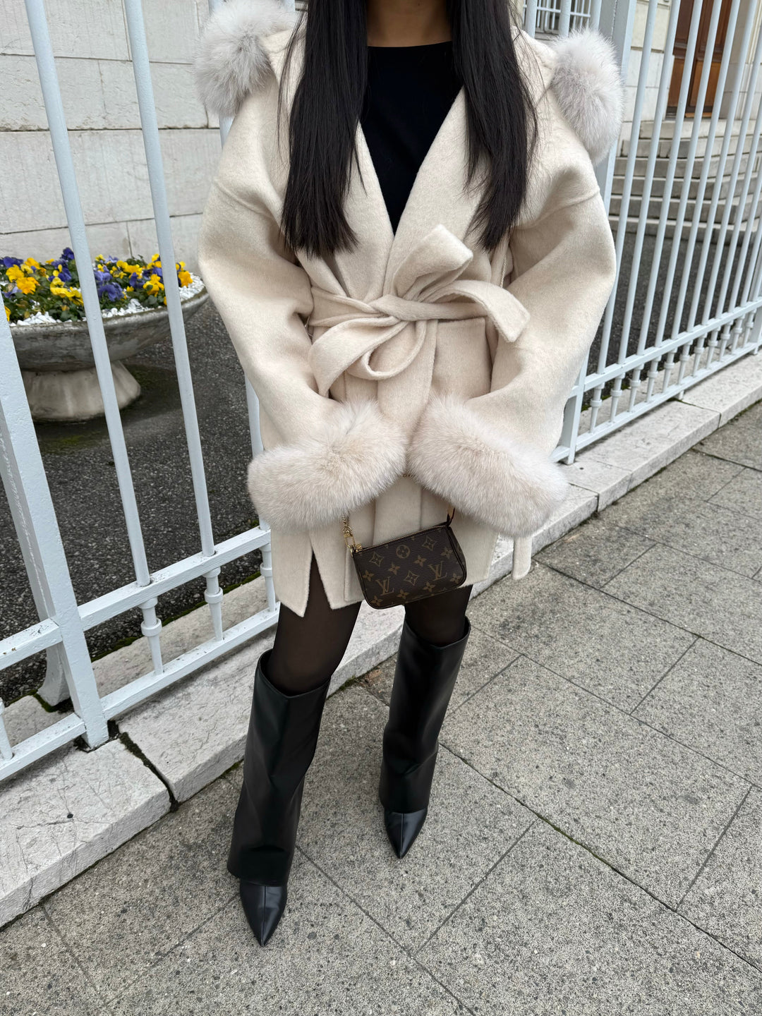 CREAM WOOL AND FUR COAT - Luxurise - manteau-en-laine-et-en-fourrure-creme - 